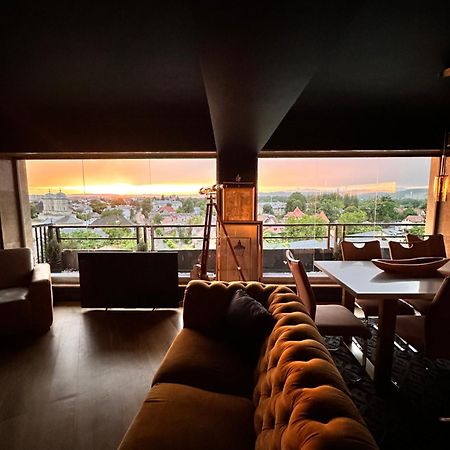 Noir Penthouse Apartman Tergovistye Kültér fotó
